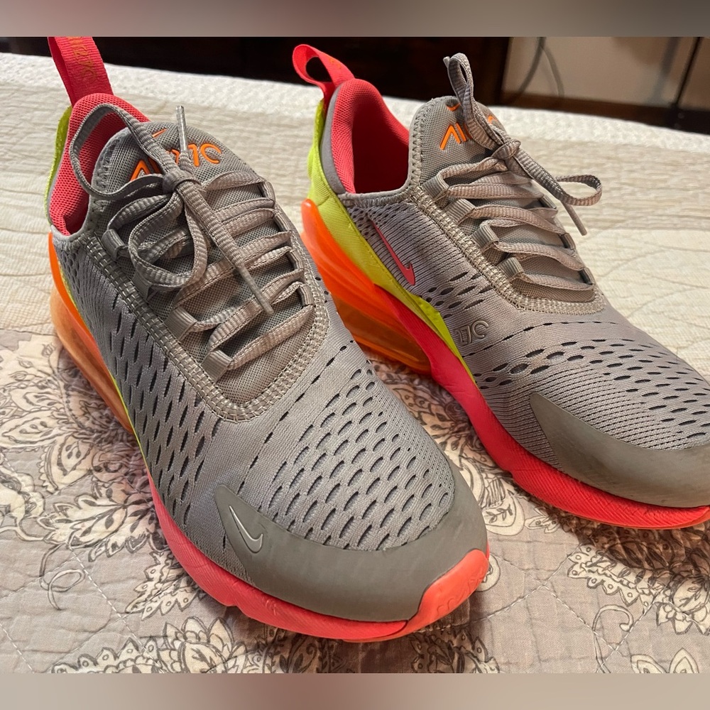 Woman’s Nike airmax 270 - Picture 4 of 6